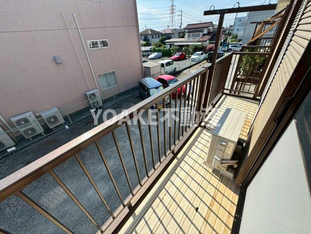 綾瀬市大上５丁目のアパートのバルコニー