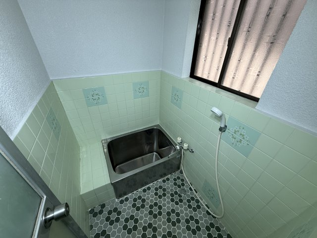 葛本町戸建の浴室