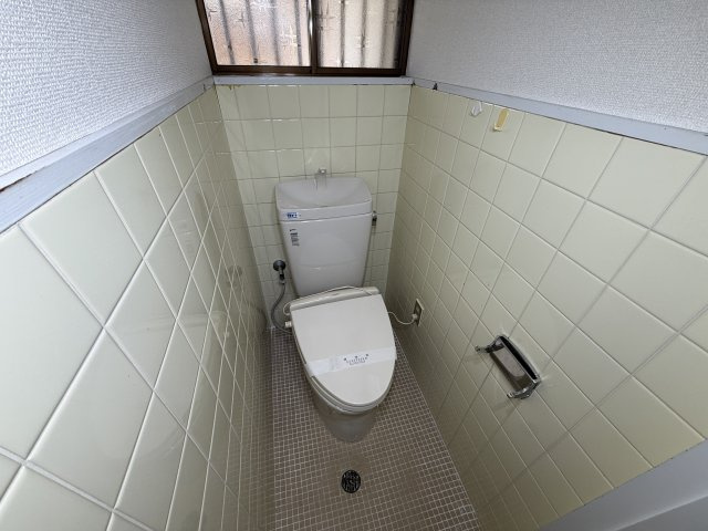 葛本町戸建のトイレ