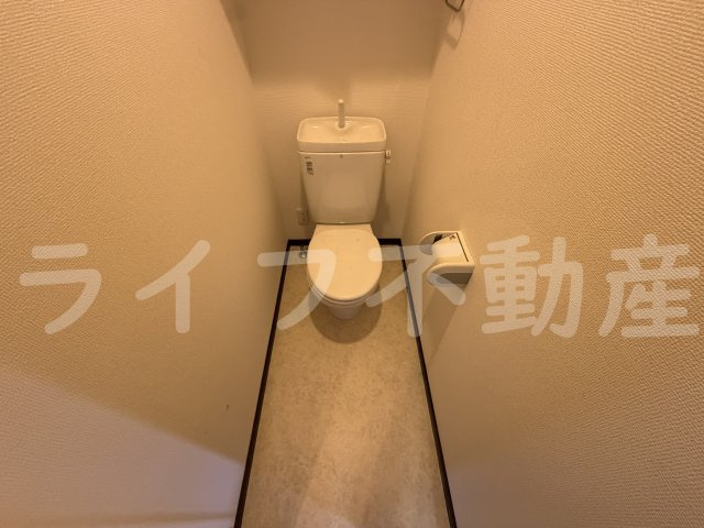 KINZY COURT Ⅱのトイレ|落ち着いた色調のトイレです