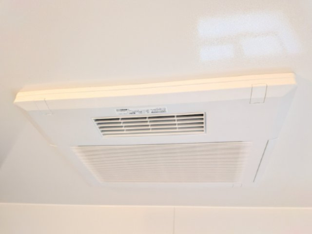 船橋市南三咲２丁目411番265　新築戸建て　A号棟の浴室|寒い季節に嬉しい暖房機能付き！
入浴前に浴室を暖め、ヒートショック対策にも効果的。家族みんなが安心して使えます。
