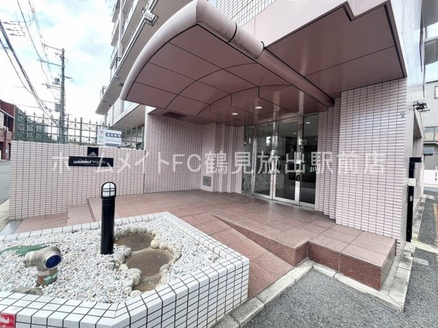 東大阪市川俣１丁目の賃貸マンションのエントランス