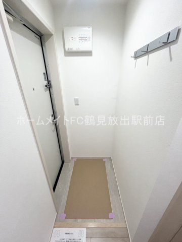 大阪市城東区鴫野東３丁目のアパートの玄関