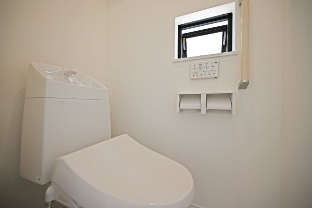ハートフルタウン東園田町3丁目新築一戸建て全6区画│4LDK+駐車2台可 のトイレ|1・2階に1か所ずつウォッシュトイレを導入しています。