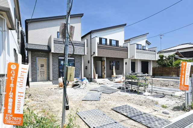 ハートフルタウン東園田町3丁目新築一戸建て全6区画│4LDK+駐車2台可 の外観|家族の未来を見据えた、全6区画の新しい街並み。前面道路が広く、駐車の際も安心です。阪急「園田」駅まで徒歩圏内で生活至便。皆様からのご連絡を心よりお待ちしております。