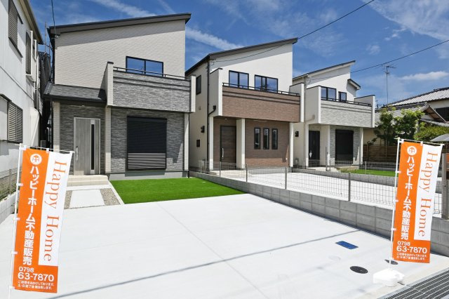 ハートフルタウン東園田町3丁目新築一戸建て全6区画│4LDK+駐車2台可 の外観|家族の未来を見据えた、全6区画の新しい街並み。前面道路が広く、駐車の際も安心です。阪急「園田」駅まで徒歩圏内で生活至便。皆様からのご連絡を心よりお待ちしております。
