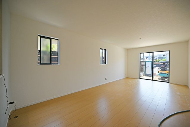 ハートフルタウン東園田町3丁目新築一戸建て全6区画│4LDK+駐車2台可 の居間・リビング|LDKは広々約18.75帖です。 インテリア配置に困らない間取り設計に加え、お子様のいる世帯に必要な部屋数を備えた物件です。
