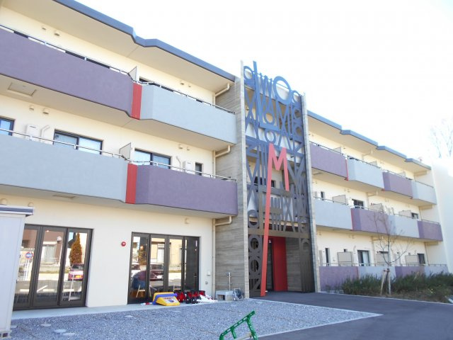 CRESCENT COURT