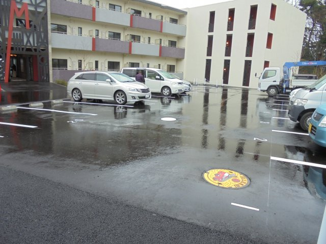 CRESCENT COURTの駐車場