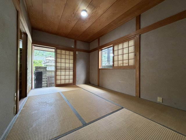 御所市古瀬　中古戸建の間取り|1階6帖和室♪