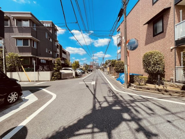 【前面道路含む現地写真】 | 練馬区田柄５丁目　中古戸建て | 高く青い空を感じて暮らす街並みの一角、穏やかな暮らしを♪