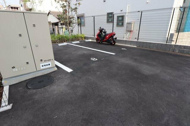 ＧＥＮＯＶＩＡ赤羽の駐車場