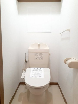 【トイレ】 | ブィオラヒルズ | 清潔感のあるトイレです