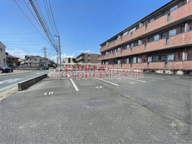 カトレアコートの駐車場|車をお持ちの方に嬉しい駐車場付きの物件です