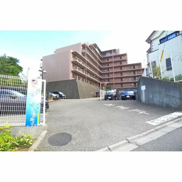 グランシャリオの駐車場
