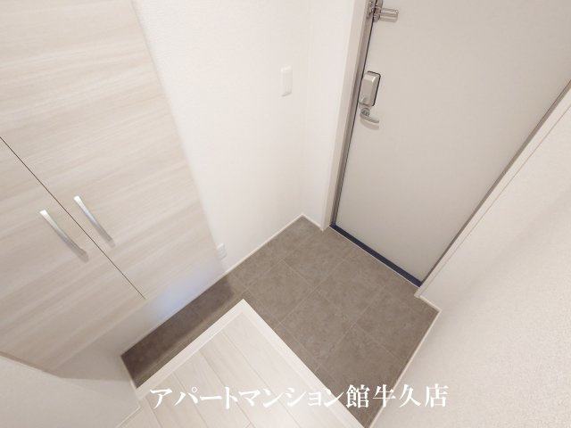 D-Invest栄町の玄関