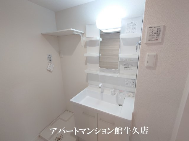 D-Invest栄町の洗面所
