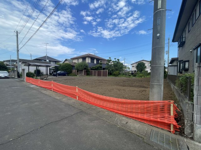 筑西市みどり町１丁目の前面道路含む現地写真