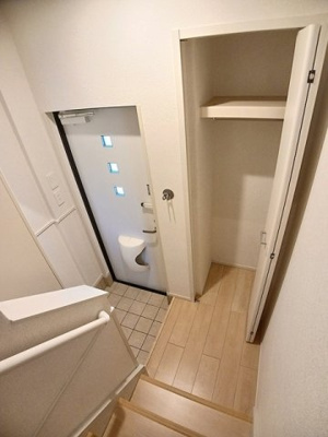【玄関】 | コート・ダジュールＡ | 収納もある玄関です