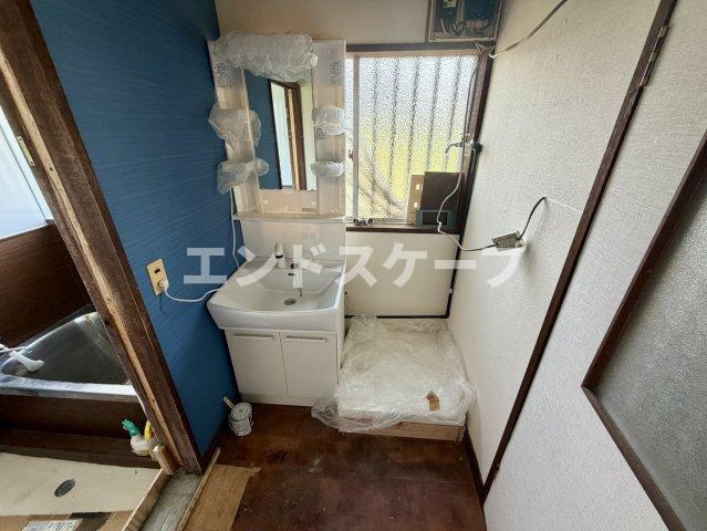 吉岡町大久保戸建ての独立洗面台|高崎、前橋のお部屋探しはエンドスケープまで！お客様の理想お聞かせ下さい♪