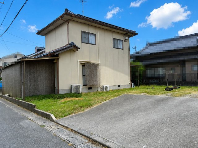 米子市尾高 中古住宅の駐車場