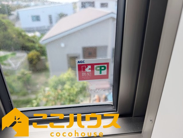 南城市知念安座真第2　新築戸建て　全2棟　1号棟の防犯設備|防犯ガラスを使用しております