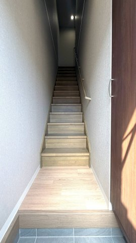 福山市松永町４丁目のアパートの玄関