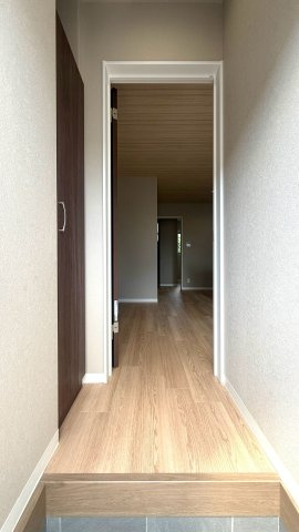 福山市松永町４丁目のアパートの玄関