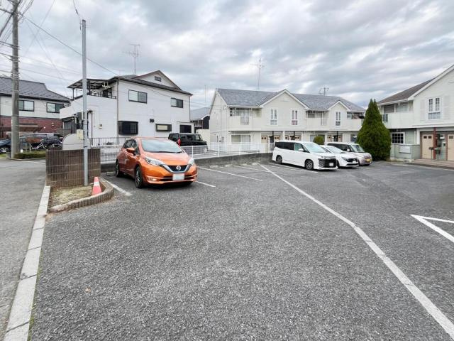 エテルネルの駐車場