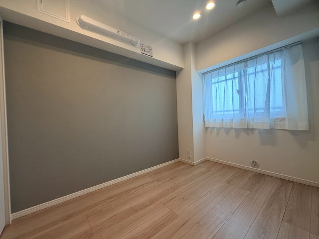 パレロワイヤル杉並の洋室|全居室収納付きですので、お部屋を有効的に使うことが出来ます！

現地ご見学希望・資料請求などお気軽にお問い合わせ下さい！
03-5990-5201