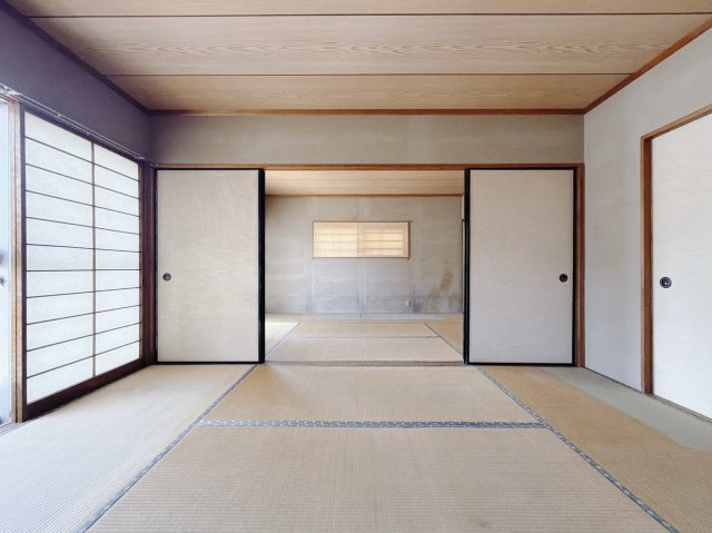【中古戸建】邑楽郡千代田町福島の和室|■和室｜「続き間の和室」は、戸を開ければ大空間、閉じれば個室として活用できるのでお子様の遊び場や客間としても便利です♪