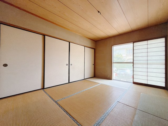 【中古戸建】邑楽郡千代田町福島の和室|■和室｜扉付きの和室なのでプライベートな空間にもなります。ご両親がお泊りになっても、ぬくもりを感じられる和室でゆっくりとお寛ぎいただけます♪