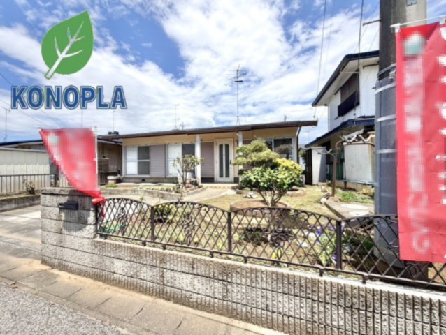 【中古戸建】邑楽郡千代田町福島の外観|■外観｜平屋建ては、階段を使わないで生活できるので「おうちの中で階段の上り下りがつらい」なんてことがなく、【ここで永く暮らす】ことが楽しくイメージわきます♪