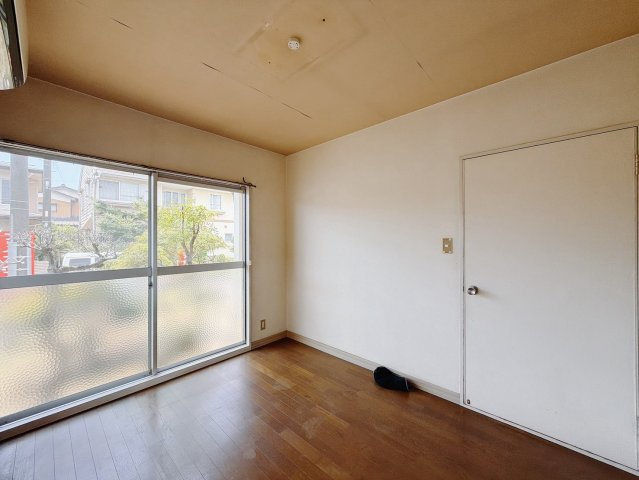 【中古戸建】邑楽郡千代田町福島の洋室|■洋室｜南側から心地よい日光が差し込む洋室。書斎や子供部屋など、多目的に活用できます♪シンプルで使い勝手が良く、長く快適にお使いいただける空間です♪