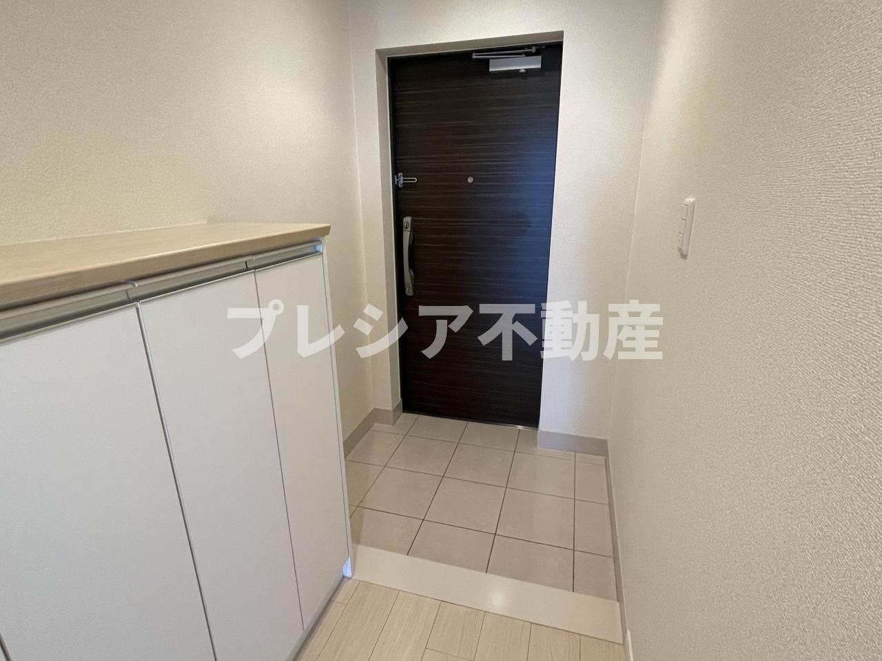 甲子園三番町ハイツの玄関