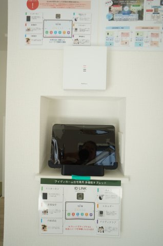 リナージュ半田市瑞穂町7丁目第1期　3号棟の設備|専用タブレットやスマートフォンアプリを使いインターフォンやエアコンなどの家電の操作
消費電力量のモニタリングや防犯カメラの確認などができます！