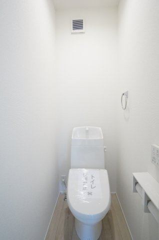 リナージュ半田市瑞穂町7丁目第1期　3号棟のトイレ|1階2階にトイレがあり、家族の朝の身支度時間もスムーズに！温水洗浄便座で冬は暖かく快適です！！