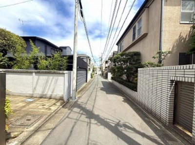 【前面道路含む現地写真】 | 【仲介手数料１，３２０万円が無料！】■祐天寺駅５分■４１０平米（１２４坪） | 諸費用１，３２０万円ＯＦＦ！
決算キャンペーン中！
家計応援サービスの限界に挑戦中！
■祐天寺駅5分
■４１０平米（１２４坪）
■通路幅2.6米あり
■各ハウスメーカーをお安くご紹介可能