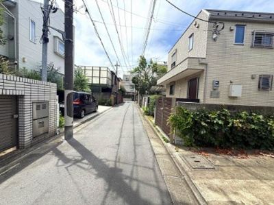 【前面道路含む現地写真】 | 【仲介手数料１，３２０万円が無料！】■祐天寺駅５分■４１０平米（１２４坪） | 諸費用１，３２０万円ＯＦＦ！
決算キャンペーン中！
家計応援サービスの限界に挑戦中！
■祐天寺駅5分
■４１０平米（１２４坪）
■通路幅2.6米あり
■各ハウスメーカーをお安くご紹介可能