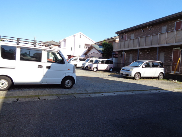 ダリアコープの駐車場