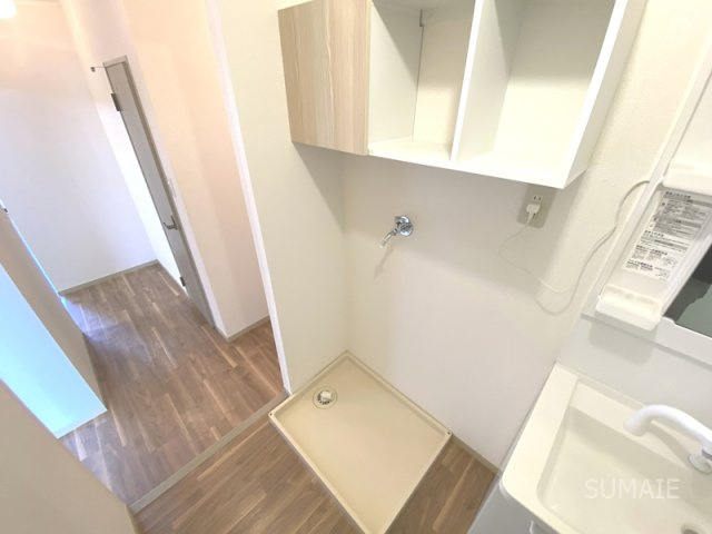 セジュール彩　弐番館の設備|収納棚付き洗濯機置き場☆彡