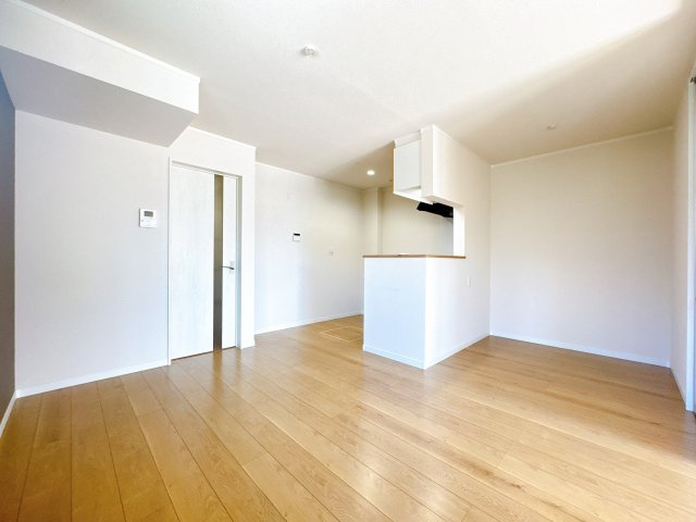 【居間・リビング】 | ＴＢＴ | ※同物件、同タイプのお部屋です