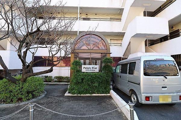 パレ・ドール石川台の駐車場