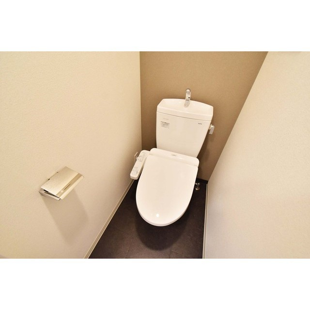 アドバンス大阪セレーノのトイレ|ゆったりとした空間のトイレです