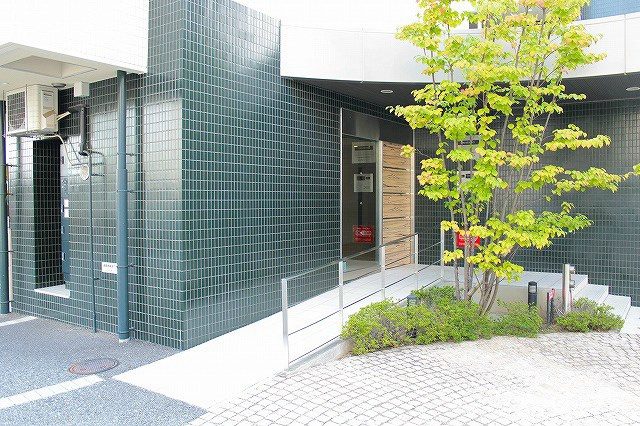 【エントランス】パークフラッツ緑地公園 
