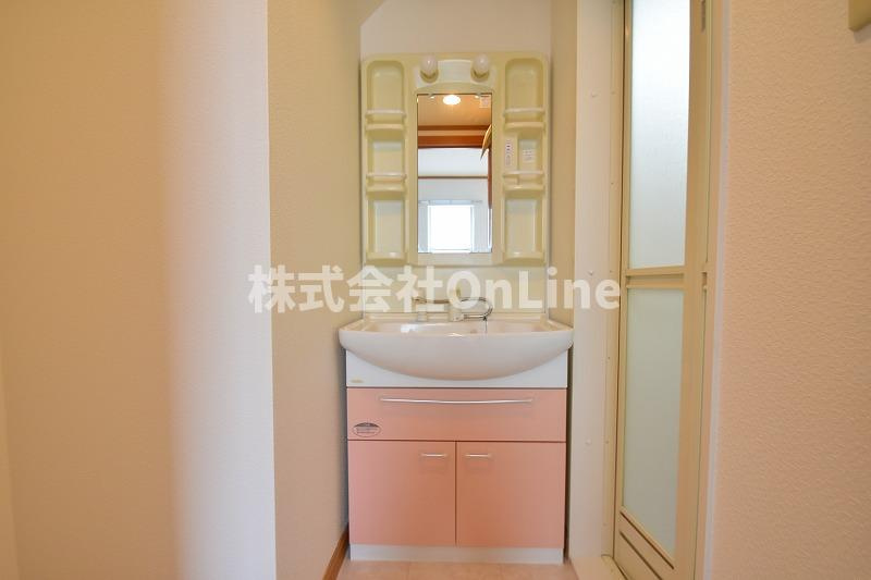 東大阪市東鴻池町１丁目のアパートの独立洗面台