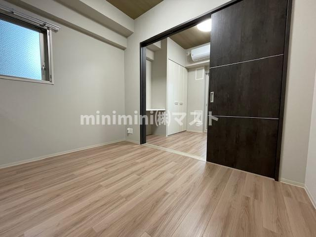大阪市中央区常盤町１丁目の賃貸マンションの居間・リビング