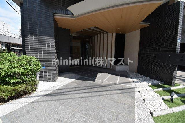 大阪市中央区東平１丁目の賃貸マンションのエントランス