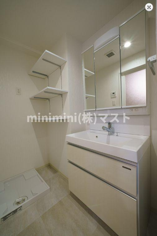 大阪市中央区農人橋３丁目の賃貸マンションの洗面所|※偶数階は茶系のカラーです