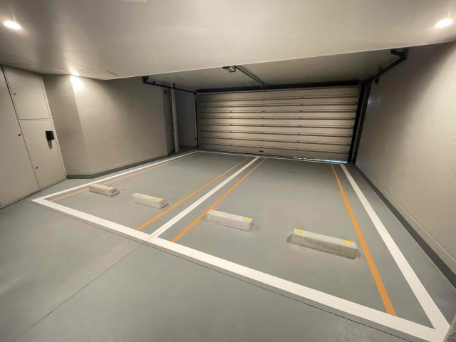 プラウド渋谷東の駐車場